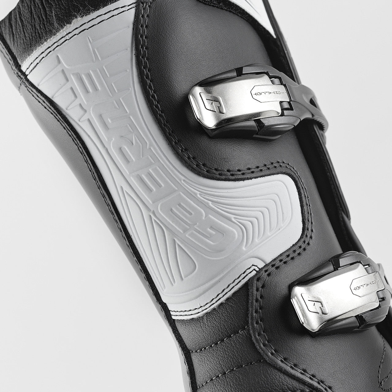 Botte trial Gaerne Balance Pro Tech noire 2524-001 détail construction artisanale
