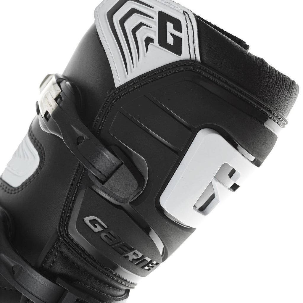 Botte trial Gaerne Balance Pro Tech noire 2524-001 détail cuir et plaque tibia