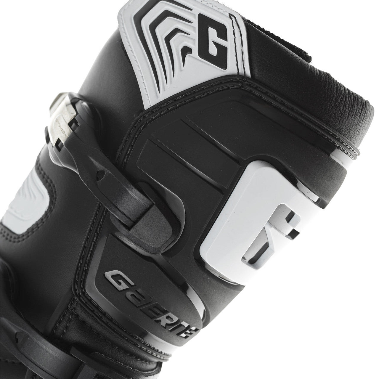 Botte trial Gaerne Balance Pro Tech noire 2524-001 détail cuir et plaque tibia