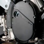 Kit protection carter Polisport monté sur le moteur d'une Stark Varg 2023-2026