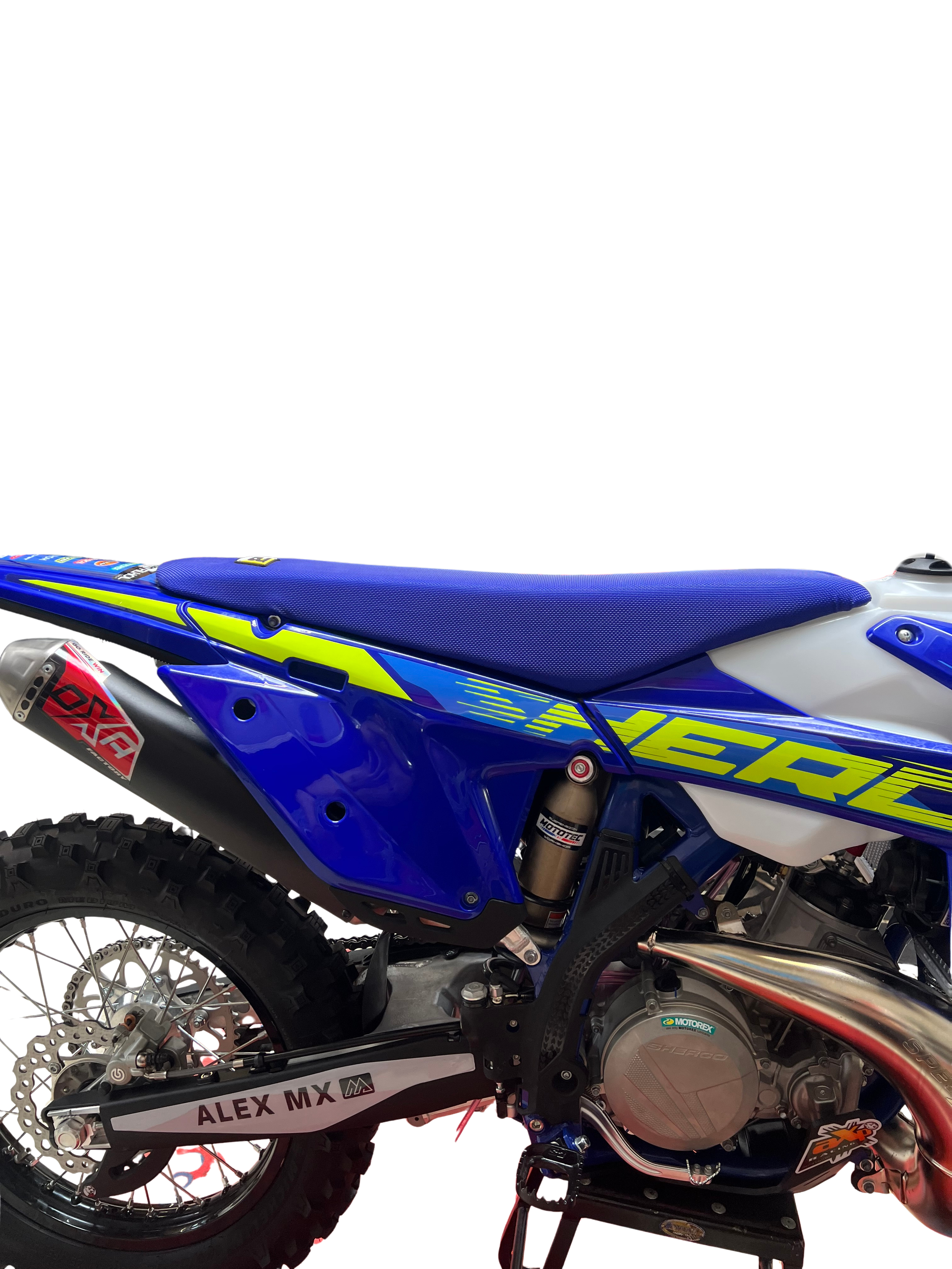 Selle haute Sherco enduro avec housse noir bleu blanc SE SEF 250 300 450 500 confort pilote 2014 à 2027 vue de coté
