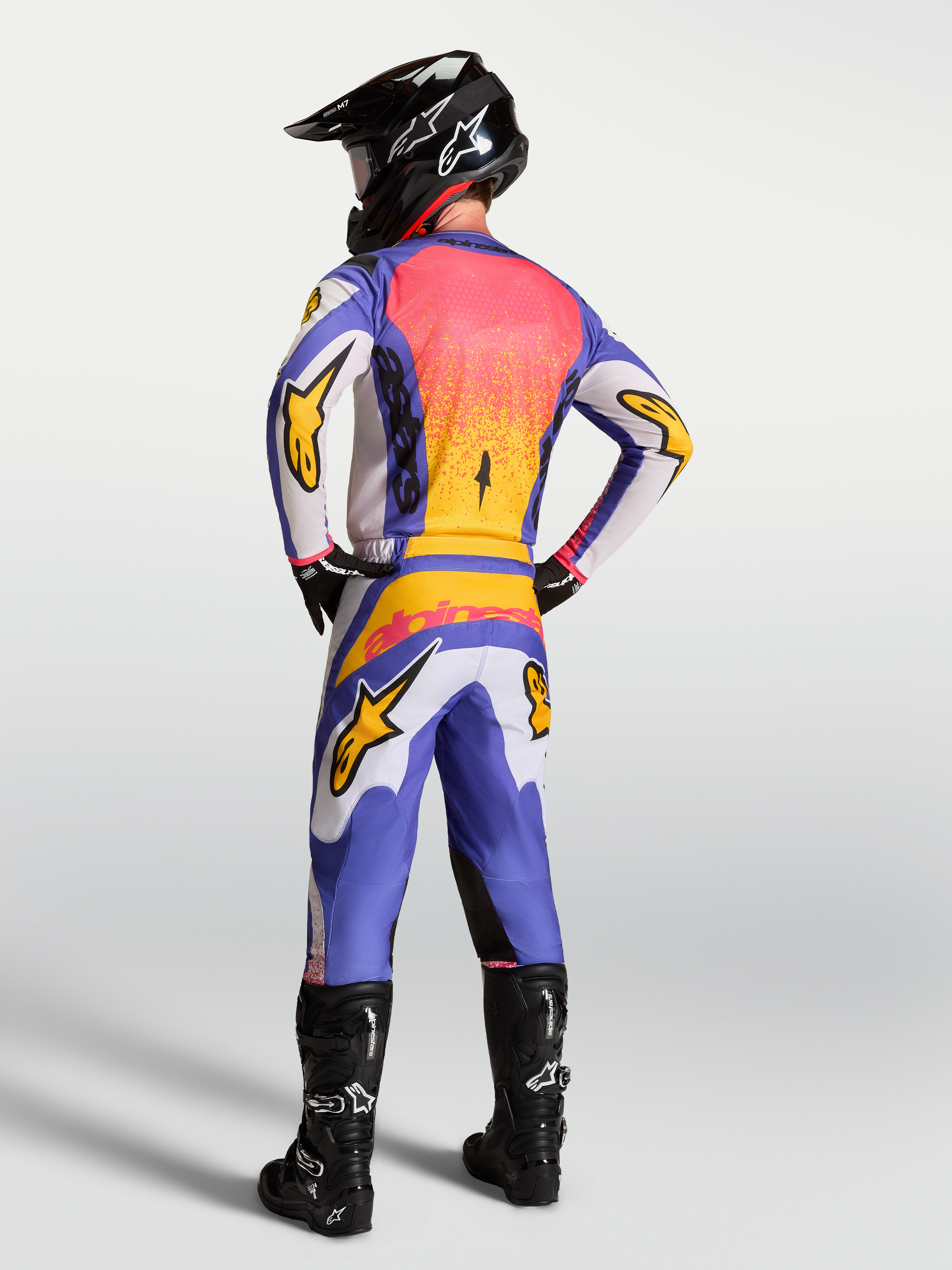 Tenue cross Alpinestars Fluid Drag bleu et lilas vue de dos