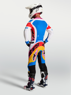 Tenue cross Alpinestars Supertech Dyna bleue et blanche vue de profil