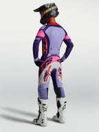 Tenue cross Alpinestars Supertech Dyna violet rose fluo vue de dos