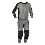 Tenue enduro Fly Racing Patrol Elite 2027 Gris Noir Jaune fluo portée - maillot et pantalon